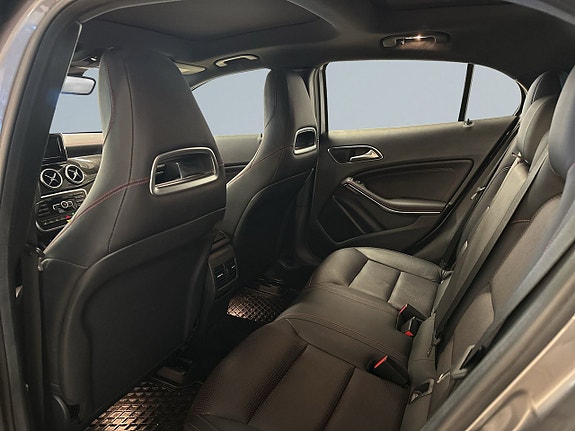 Mercedes-Benz GLA220 13 of 22
