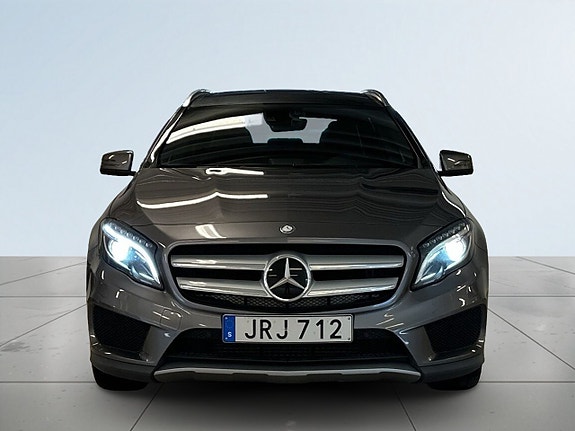 Mercedes-Benz GLA220 2 of 22