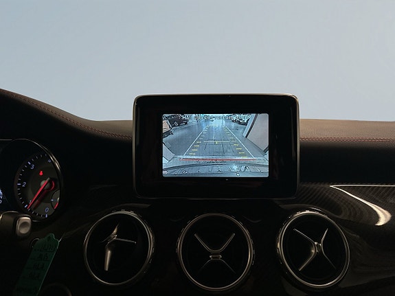 Mercedes-Benz GLA220 15 of 22