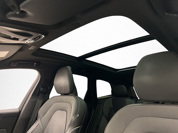 Volvo XC60 17 of 30