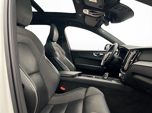 Volvo XC60 13 of 30