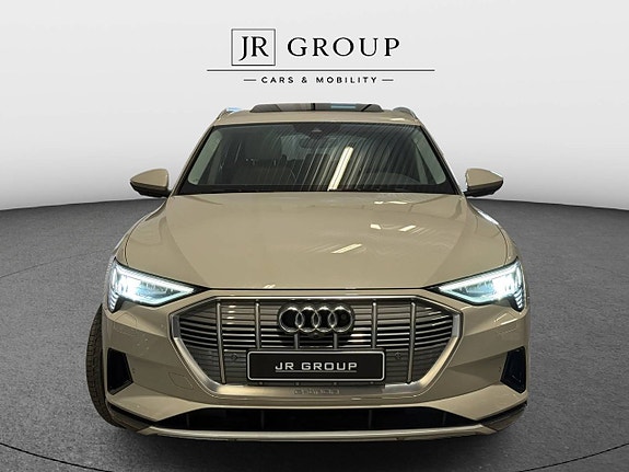 Audi e-tron 2 of 13