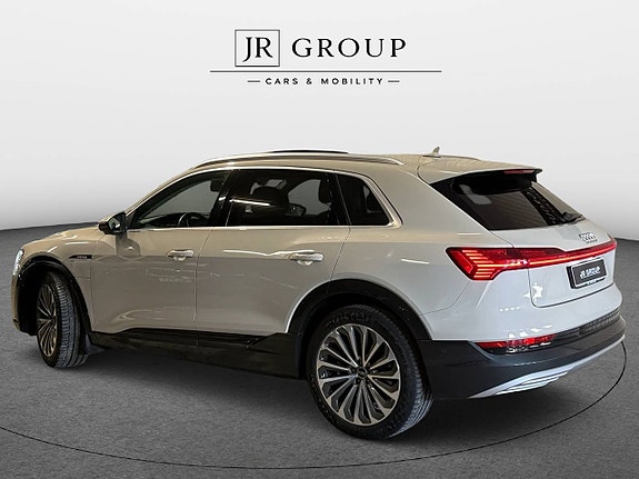 Audi e-tron 4 of 13