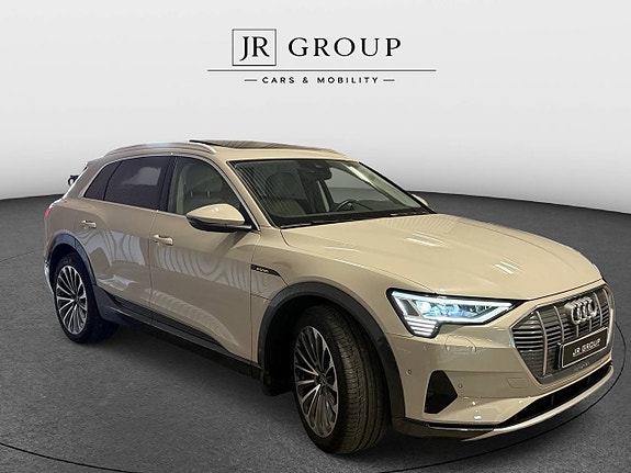 Audi e-tron 7 of 13