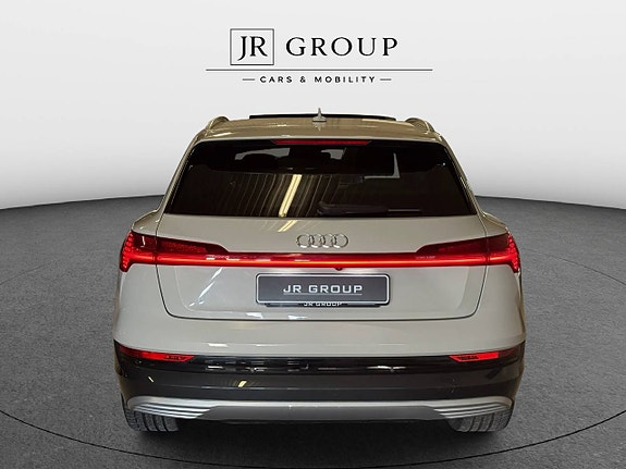 Audi e-tron 5 of 13
