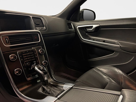 Volvo V60 11 of 19