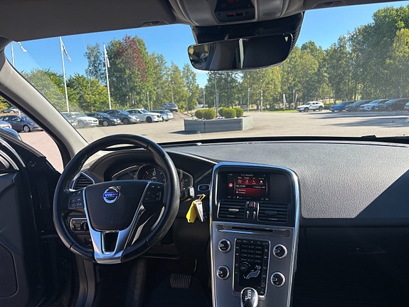 Volvo XC60 11 of 26