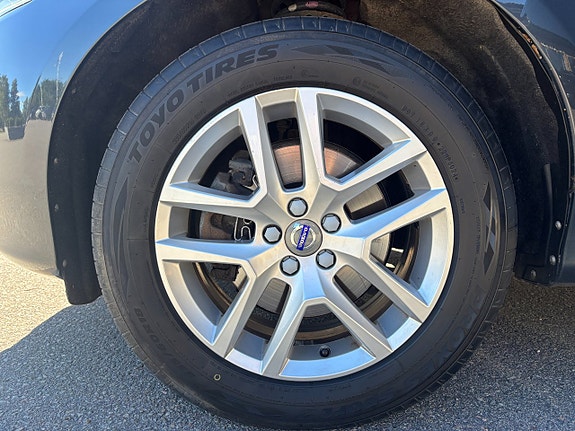 Volvo XC60 8 of 26