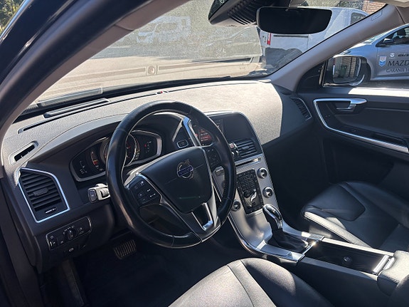 Volvo XC60 10 of 26