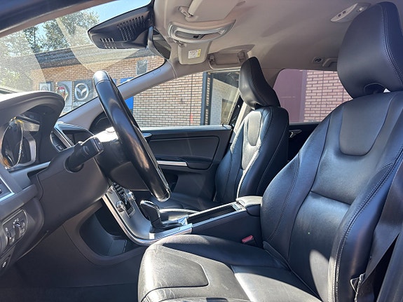 Volvo XC60 13 of 26