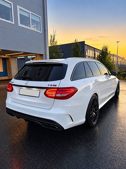 Mercedes-Benz C63 6 of 26