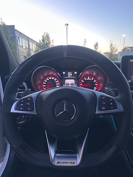 Mercedes-Benz C63 14 of 26