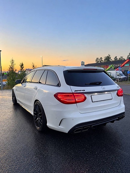 Mercedes-Benz C63 4 of 26