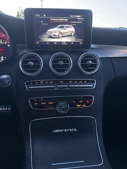 Mercedes-Benz C63 16 of 26