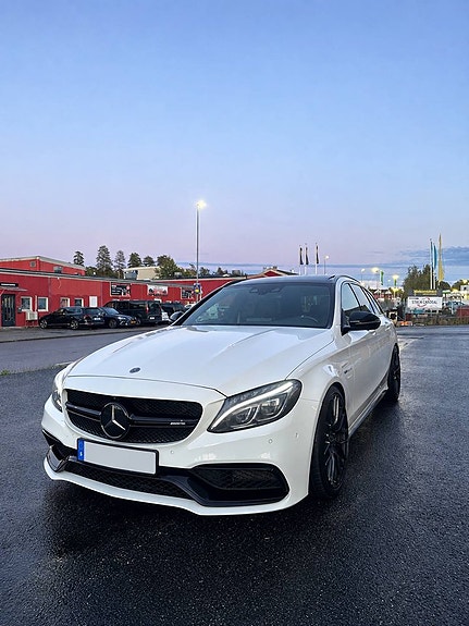 Mercedes-Benz C63 3 of 26