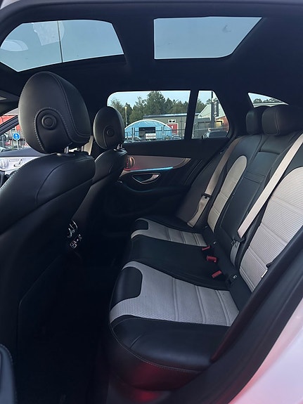 Mercedes-Benz C63 9 of 26