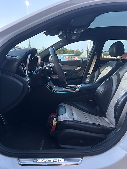 Mercedes-Benz C63 8 of 26