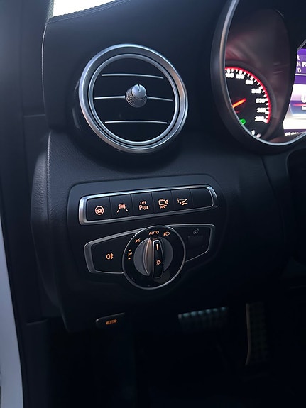 Mercedes-Benz C63 12 of 26