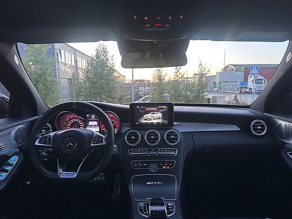 Mercedes-Benz C63 11 of 26