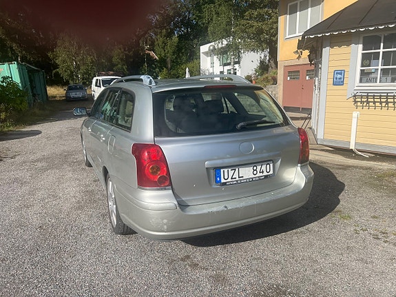Toyota Avensis 4 of 6