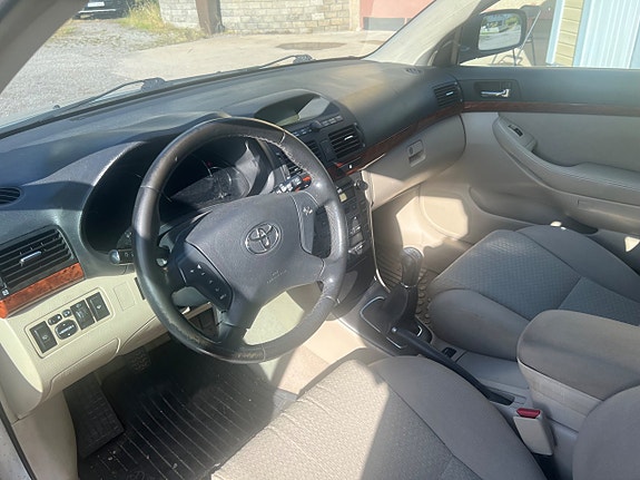 Toyota Avensis 6 of 6