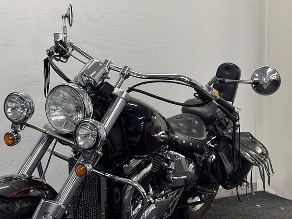 Suzuki VZ 800 Marauder 5 of 12