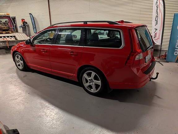 Volvo V70 2 of 11