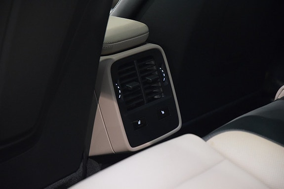 Porsche Taycan 4S 12 of 21