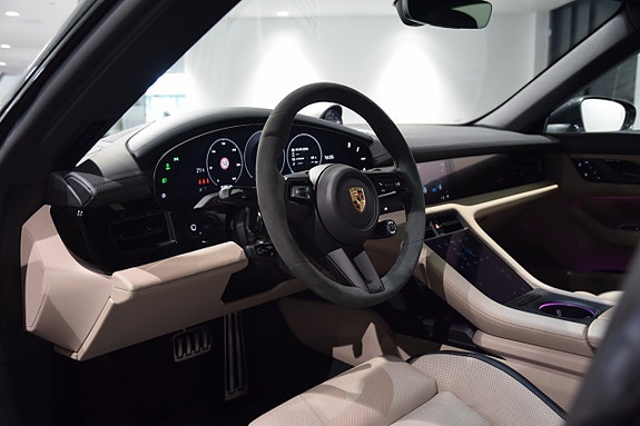 Porsche Taycan 4S 4 of 21