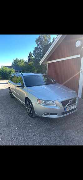 Volvo V70 3 of 4