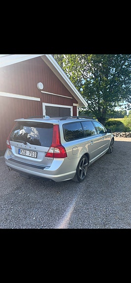 Volvo V70 2 of 4
