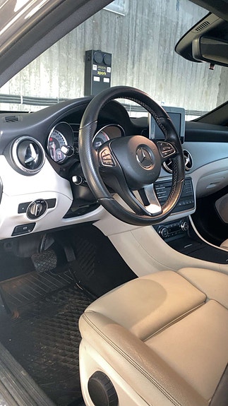 Mercedes-Benz GLA220 d 9 of 11