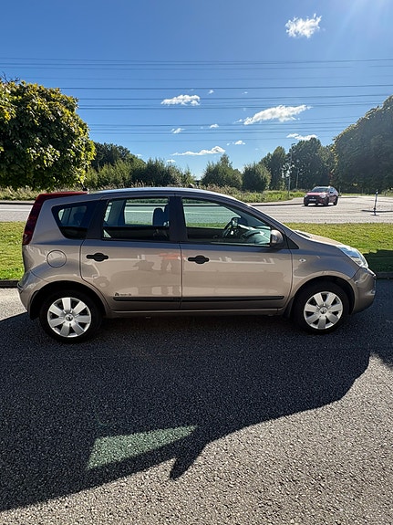Nissan Note 3 of 8