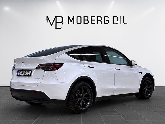 Tesla Model Y 6 of 19