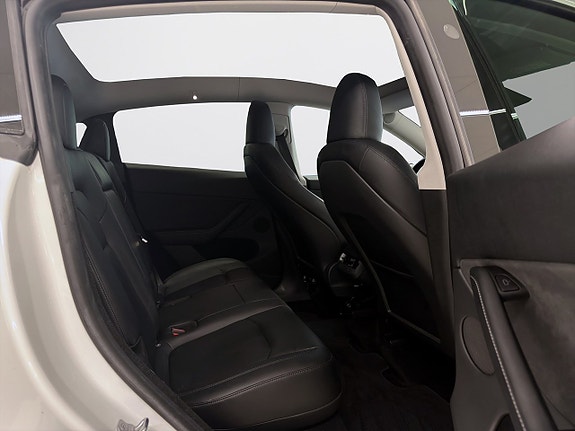 Tesla Model Y 11 of 19