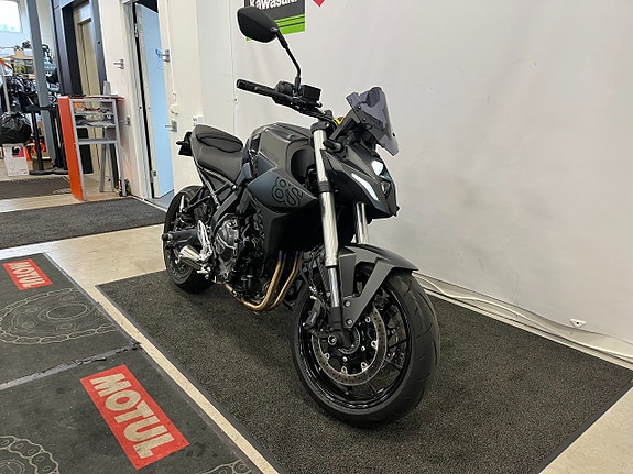 Suzuki GSX-8S 2 of 6