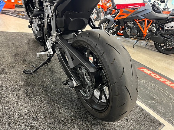 Suzuki GSX-8S 6 of 6