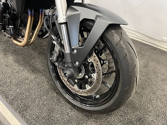 Suzuki GSX-8S 5 of 6