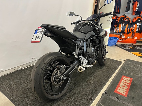 Suzuki GSX-8S 3 of 6