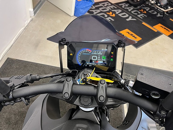 Suzuki GSX-8S 4 of 6