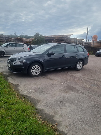 Volkswagen Golf VII 2 of 5