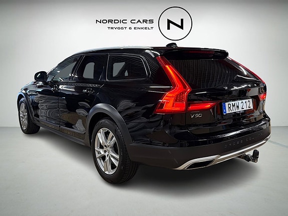 Volvo V90 Cross Country 2 of 18