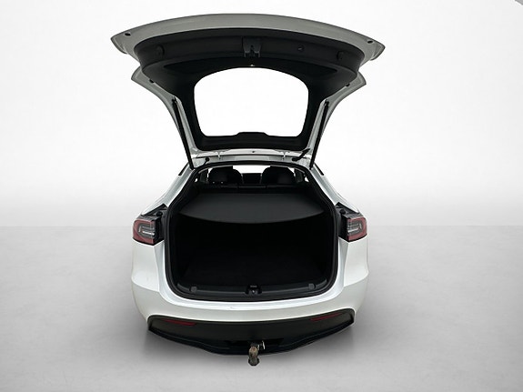 Tesla Model Y 11 of 30