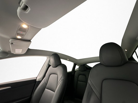 Tesla Model Y 16 of 30