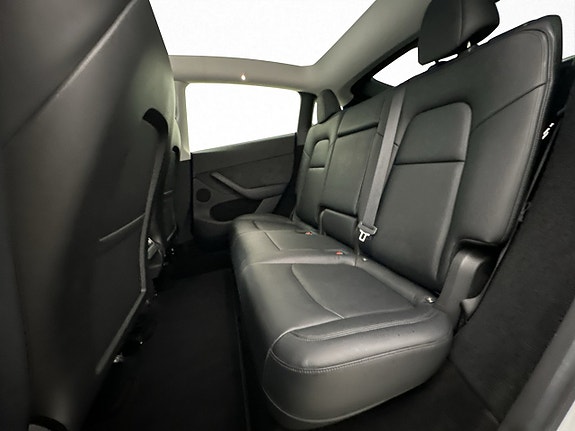 Tesla Model Y 27 of 30