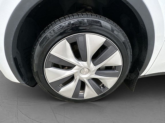 Tesla Model Y 30 of 30