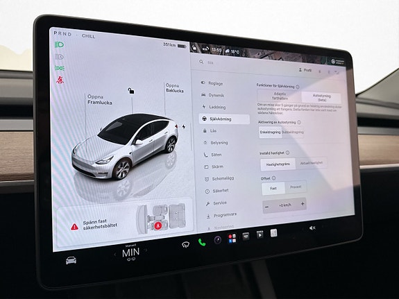 Tesla Model Y 24 of 30