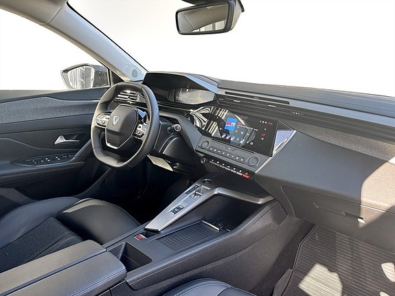 Peugeot 308 SW 12 of 16