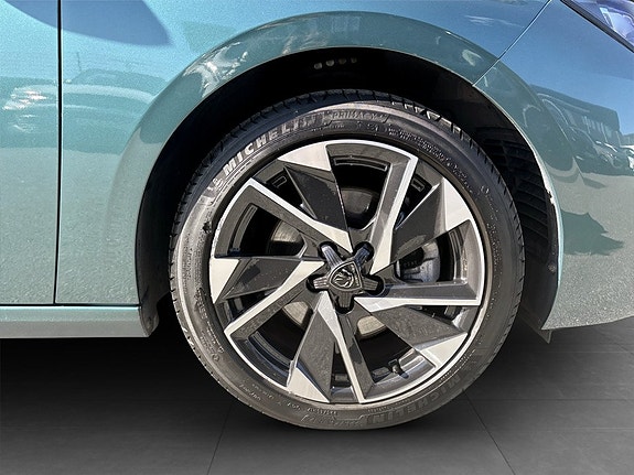 Peugeot 308 SW 15 of 16