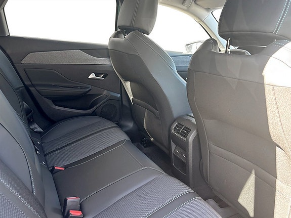Peugeot 308 SW 13 of 16